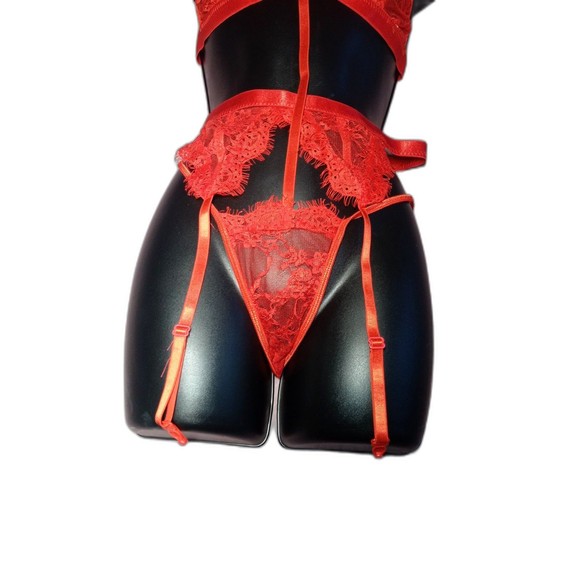 3 piece red lace lingerie set - Picture 3 of 5